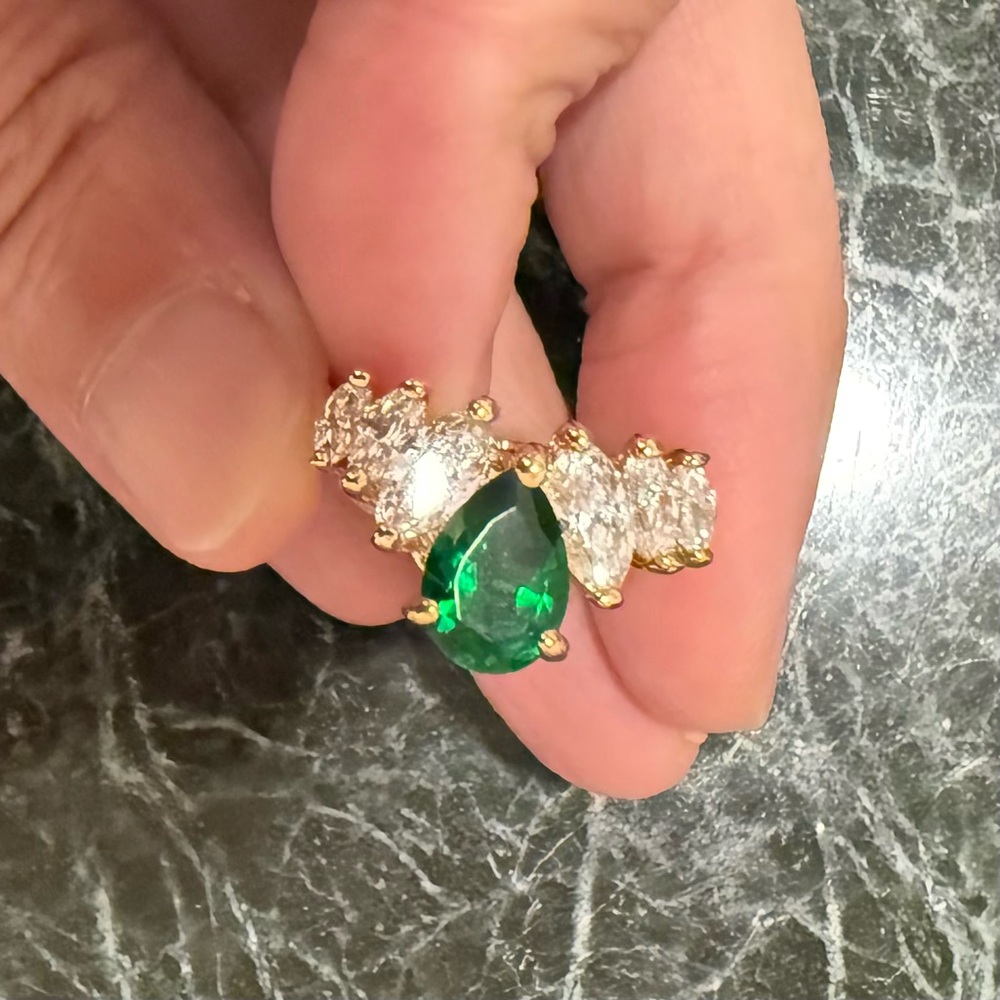 NWT Stunning Vintage 14K Gold Electroplated Ring with Green CZ Women's Ring